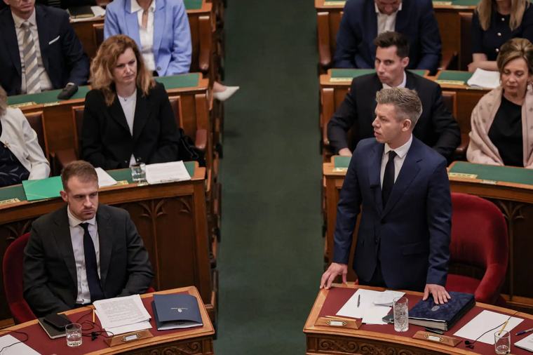 Magyar Péter bejelentette: Visszatér a parlamenti közvetítés az M1-re