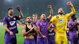 “ DEÁK ZSIGMOND Elégedett semlegesek – jegyzet NS-VÉLEMÉNY Az Újpest előbb feltérdelt, majd felállt gyepről. “