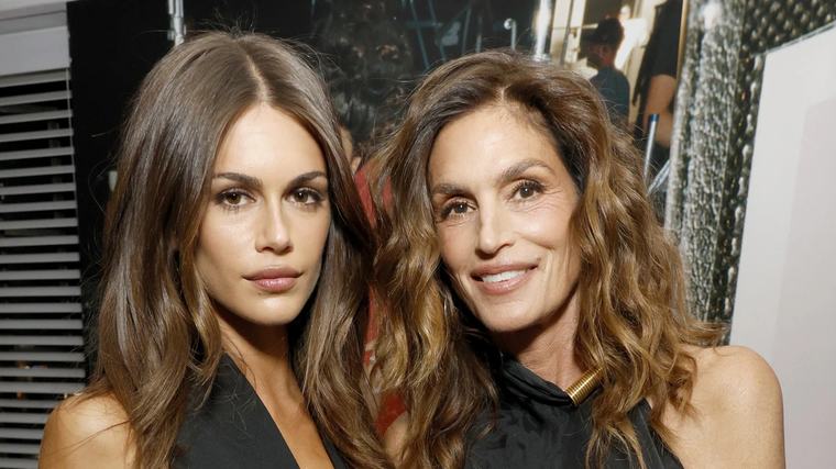 Édesanyját is túlszárnyalja Cindy Crawford gyönyörű lánya? Nem csak a fotósok, a rendezők is imádják Kaia Gerbert