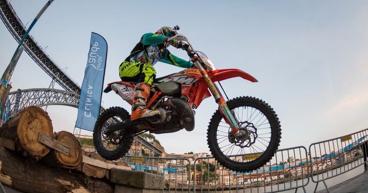 Súlyos motocrossbaleset Szentgotthárdon: mentőhelikoptert riasztottak a helyszínre