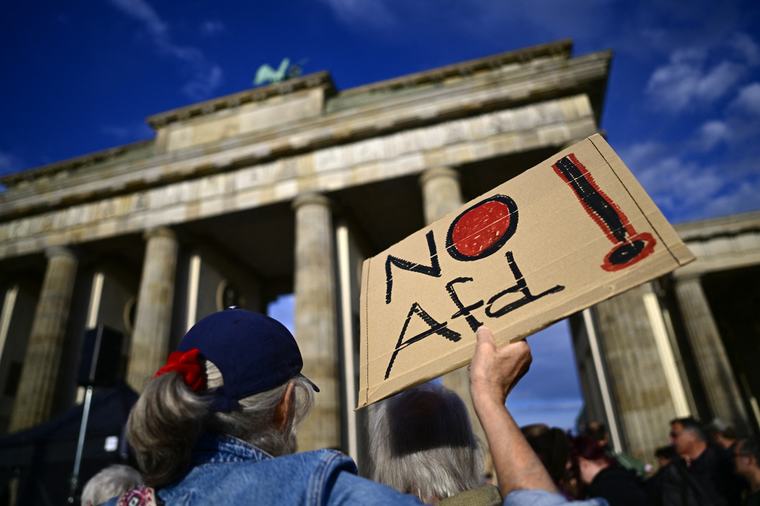 Ezrek tüntettek Berlinben az AfD és a fasizmus ellen