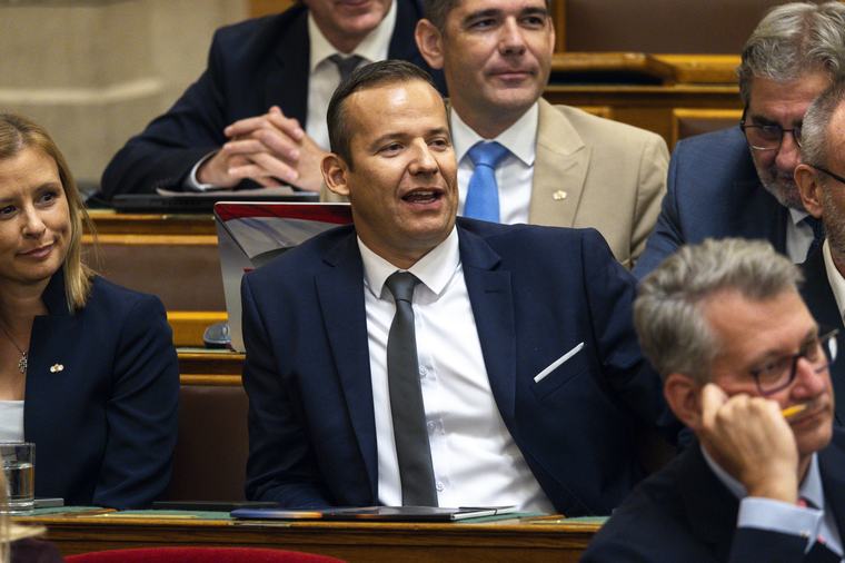 A házelnök kizárta Toroczkait a parlament e heti üléséről, miután undorító féregnek nevezte Magyar Pétert