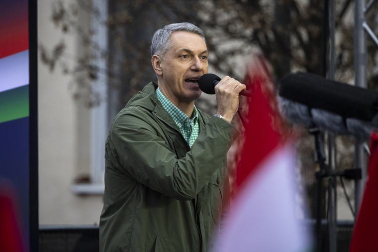 HVG: Hűtlen kezelés gyanúja miatt indult eljárás, amiért a kampányidőszakban Lázár János milliárdos MÁV-tartozásokat engedett el