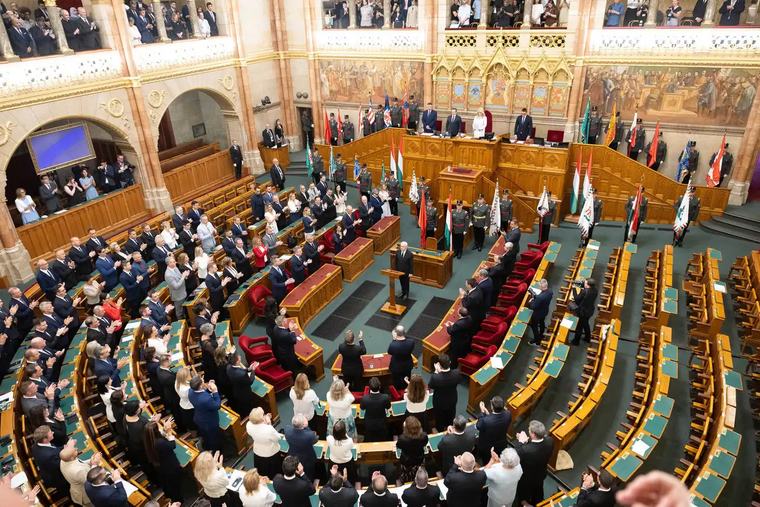 Magyar Péter felszólalásával kezdődik a parlament őszi ülésszaka