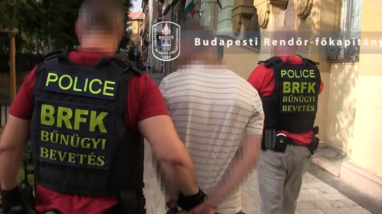 Rajtaütöttek az Almássy tér környékén terítő díleren, a gyanú szerint fiatalkorúnak is árulhatott