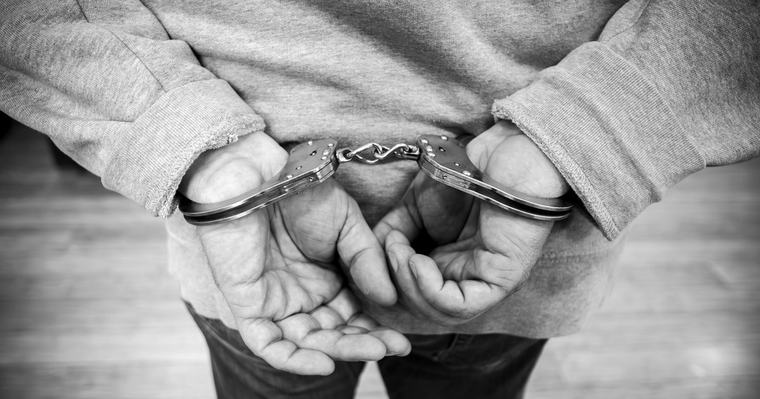 Elkapták és letartóztatták a helyieket maszkban riogató férfit: őt rejtette az álarc