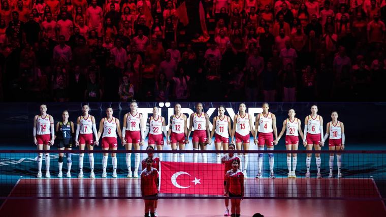 Női röplabda Eb: megvédte címét a török válogatott A török Melissa Vargas és az olasz Paola Egonu egyaránt 28 pontot szerzett a fináléban.