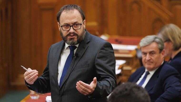 Kármán András bejelentette: nagy változás jön az állami beszerzéseknél: új vezetőt keresnek a KEF élére – teljes átalakítást vár tőle a kormány