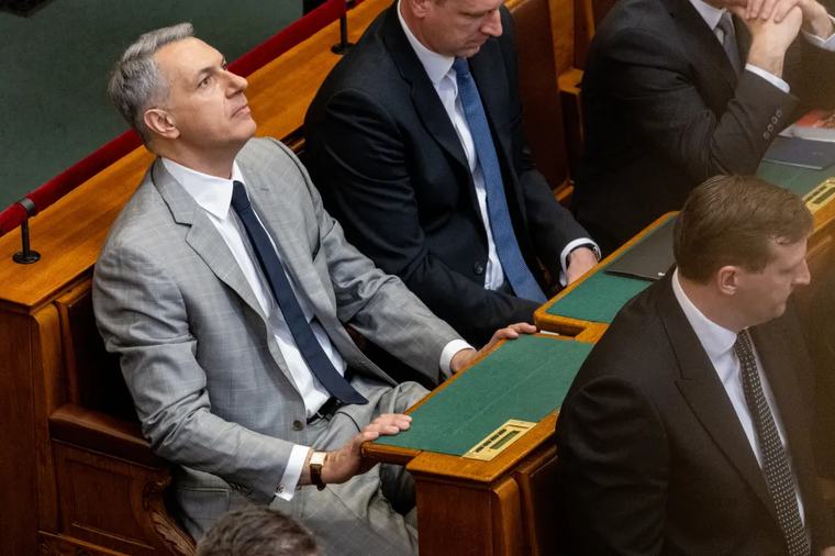 Hűtlen kezelés gyanúja miatt nyomoz a rendőrség a Lázár által elengedett milliárdos tartozások ügyében