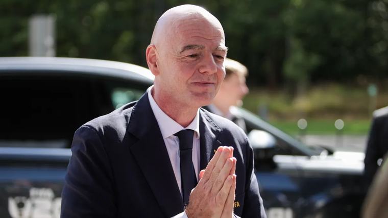 „Nem változott semmi” – Infantino indul a FIFA-elnökválasztáson A nemzetközi szövetség első embere hetek óta éles bírálatok kereszttüzében áll.