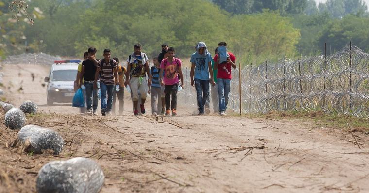 Szigorítás jöhet az Európai Unió migrációs politikájában: öt tagállam fogott össze