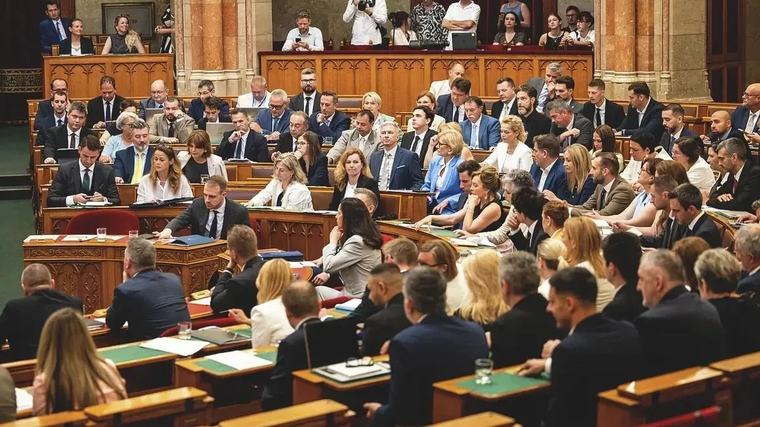 Magyar Péter bejelentette, vidékfejlesztési programot indít a kormány – kövesse élőben a parlamenti ülést az Origón