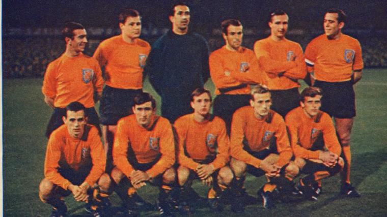 Vereségként megélt döntetlen a nevesincs hollandok elleni Eb-selejtezőn Az 1966-os világbajnokság után Hollandia várt a magyarokra – az ellenfélnél az újonc Johan Cruyff góllal debütált.