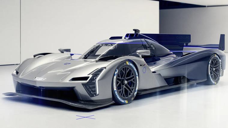 A Forma-1-ben szenvedő Cadillac rendszámos versenyautót villantott