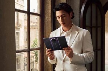 Alaposan megújult a Huawei két ponton hajlítható okostelefonja, itt a Mate XT 2