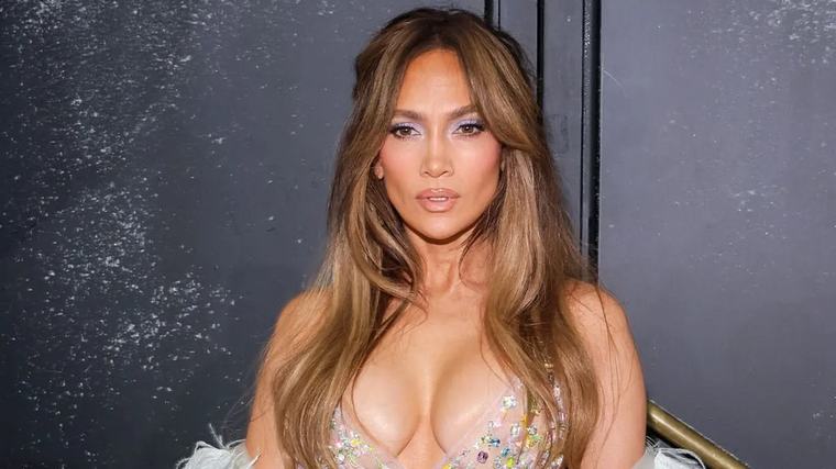 Jennifer Lopez ismét merészre vette a figurát – mutatjuk, mit viselt New Yorkban