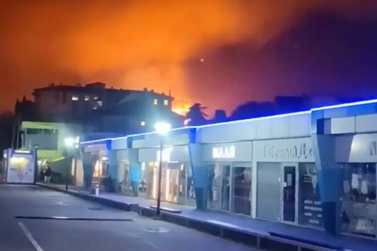 Kigyulladt egy orosz olajtároló Szocsiban, az oroszok Zaporizzsját és Odesszát is támadták