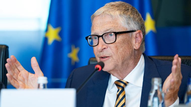 Itt van Bill Gates brutális jóslata a mesterséges intelligenciáról: bevezethetik az AI-adót, rengeteg jól fizető melónak örökre befellegzett